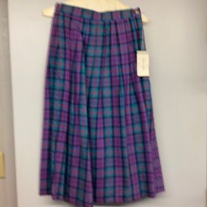 Women’s plaid pleated skirt